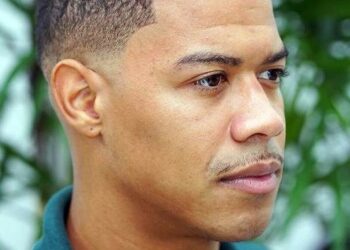 7 Model Rambut Ikal Pria dan Cara Merawatnya