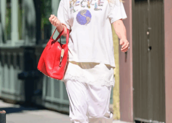 Sandal Favorit Jennifer Lawrence Lagi Hype, dan Versi Old Navy-nya Cuma di Bawah 100 Ribuan