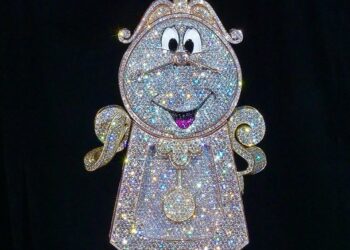 Drake Tampilkan Tribute Elegan Buat Virgil Abloh Lewat Clock Chain Ala Cogsworth